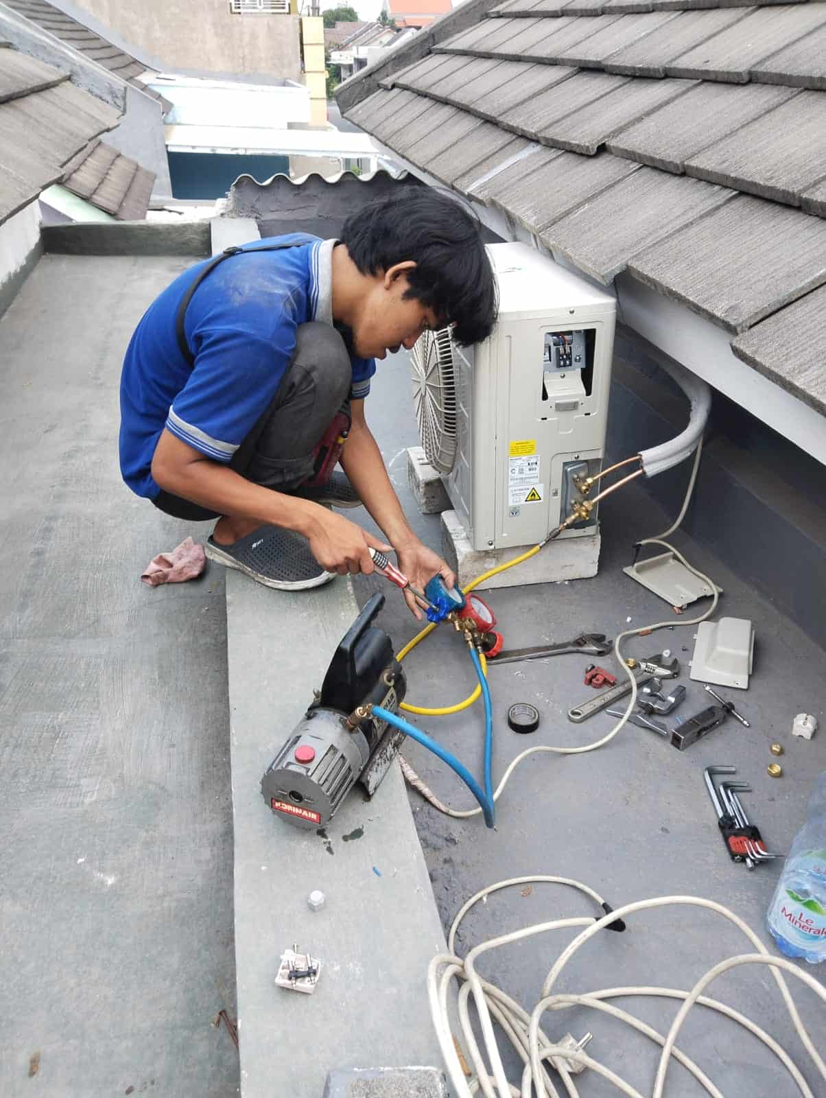 proses vakum pemasangan ac